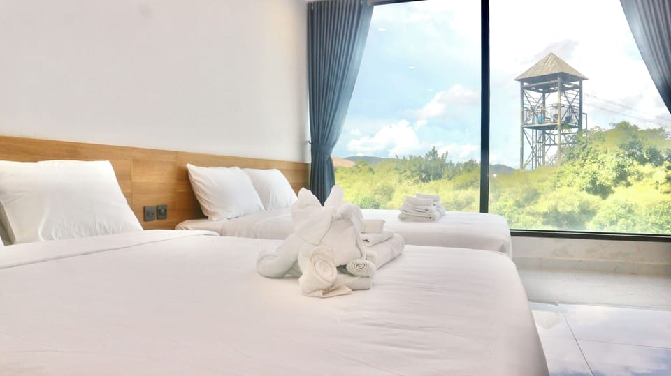 Deluxe Triple Room | Desk, soundproofing, free WiFi