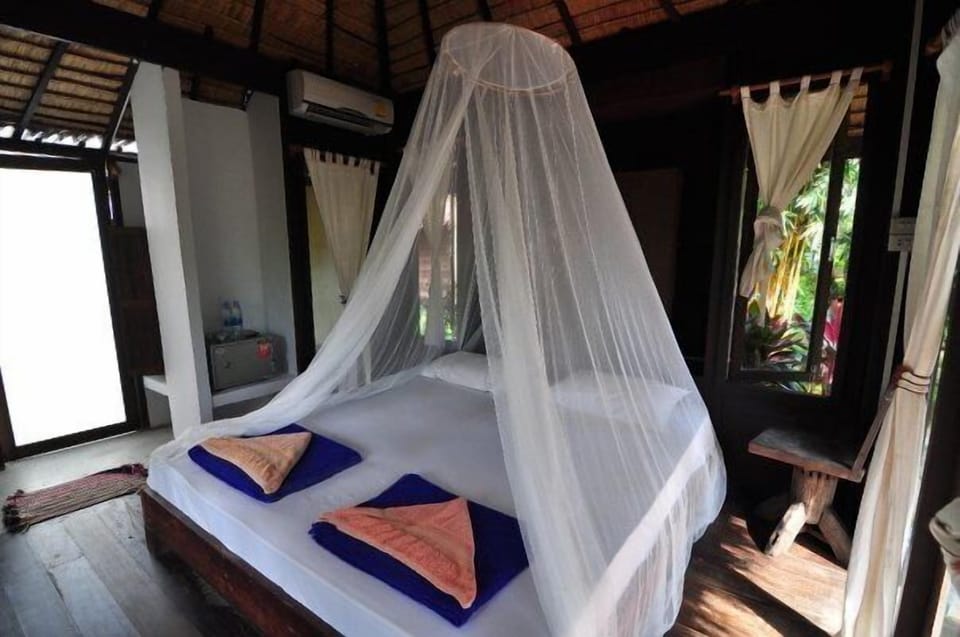 Garden view fan bungalow | In-room safe, blackout drapes, rollaway beds