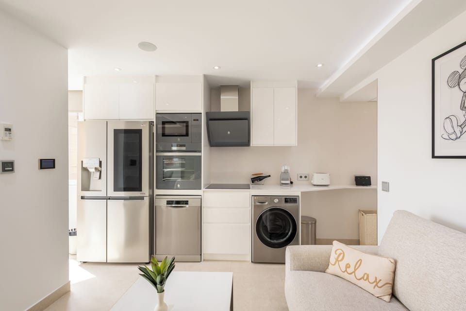 Luxury Apartment, Multiple Bedrooms, Refrigerator & Microwave (Luxury beachfront suite Fuengirola) | Interior