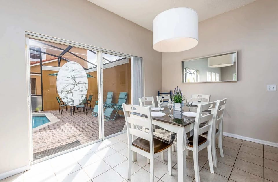 House | 4 bedrooms, desk, Internet
