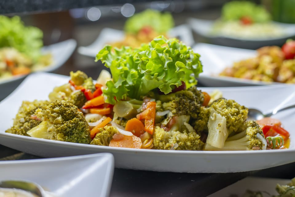 4 restaurants; breakfast, lunch, and dinner served