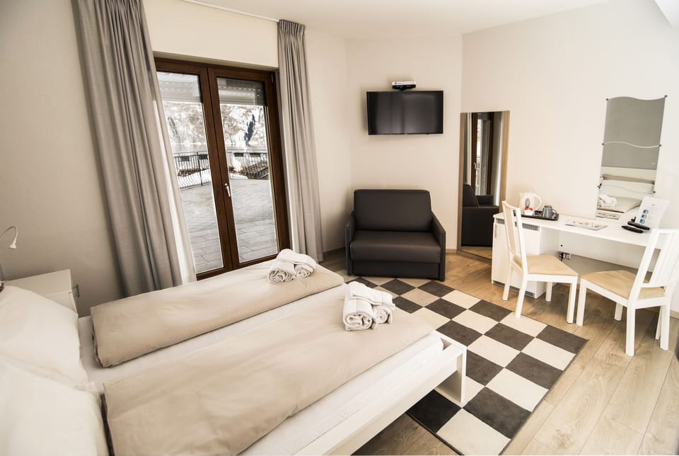 Camera Superior, disabili | Minibar, in-room safe, desk, laptop workspace