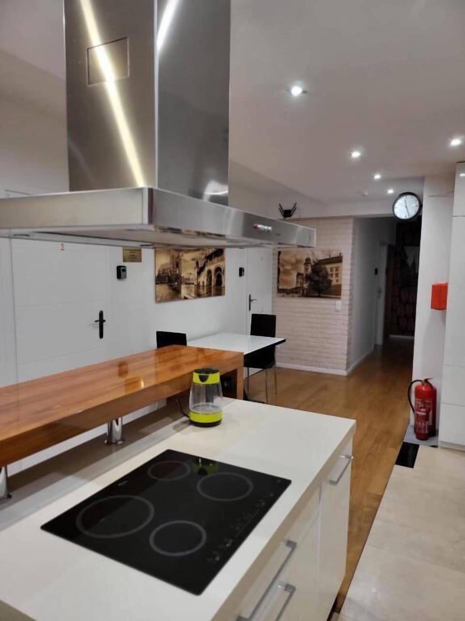 Comfort Suite, Balcony, City View (APS127) | Blackout drapes, iron/ironing board, free WiFi