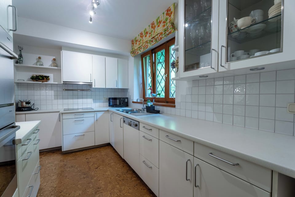Comfort House, Lake View | Private kitchen | Electric kettle, highchair