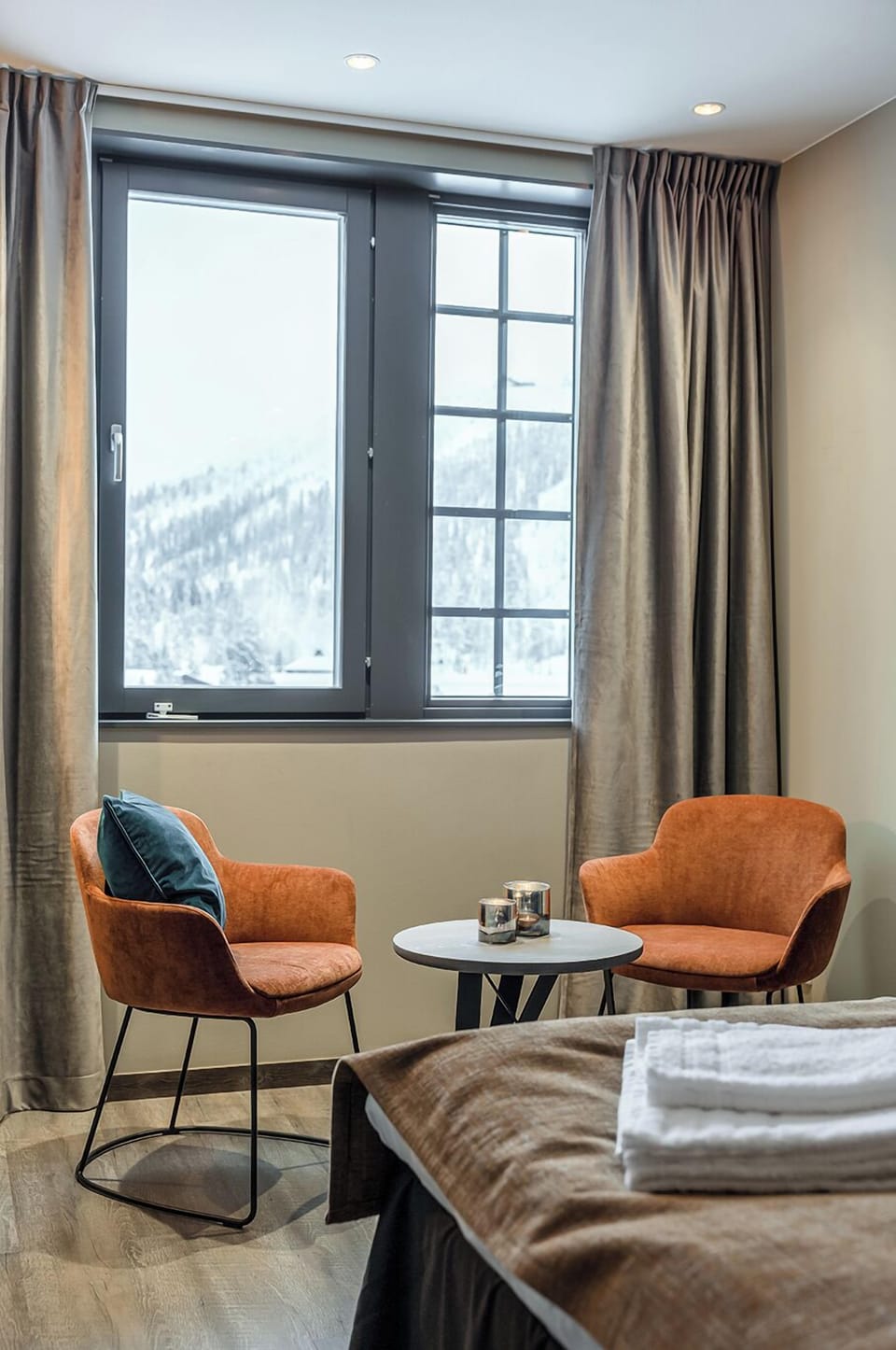Double Room, Mountain View | Blackout drapes, WiFi (free)