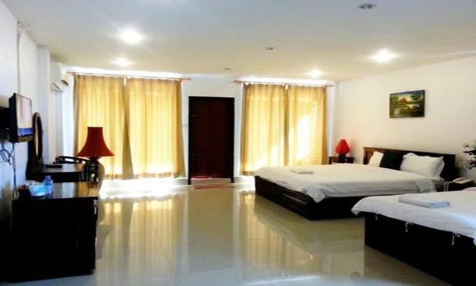 Family Room | Premium bedding, in-room safe, desk, free WiFi