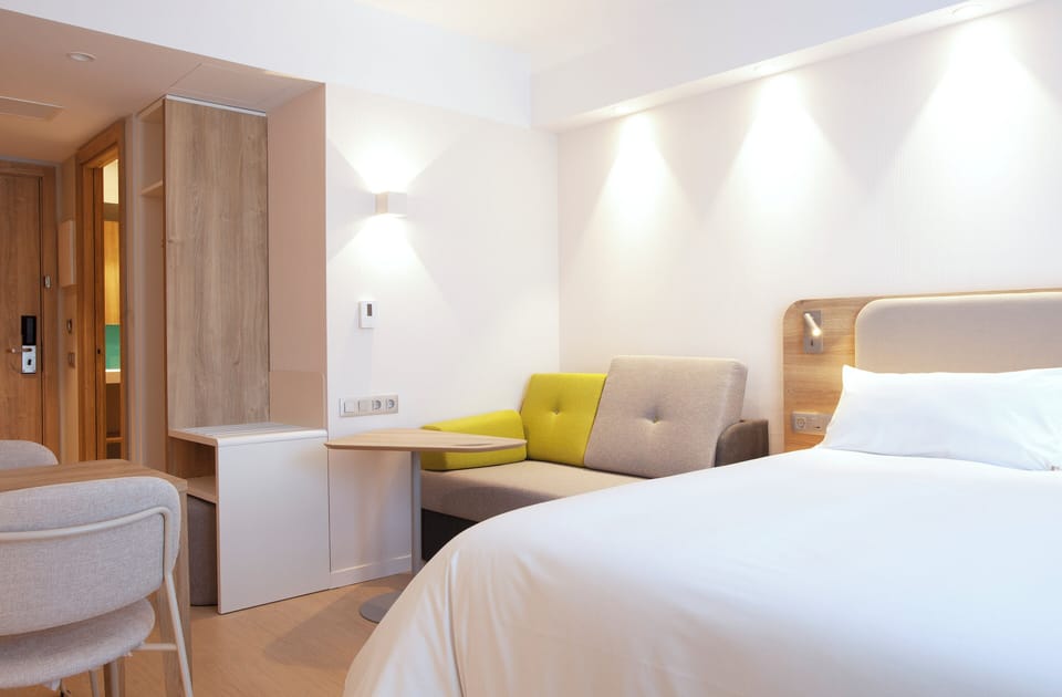 Suite, 1 Bedroom (Free Breakfast) | Down comforters, blackout drapes, soundproofing, free WiFi