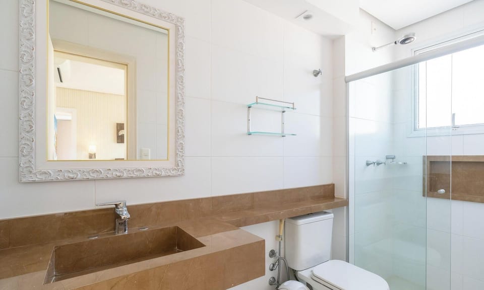 Basic Apartment | Bathroom | Shower