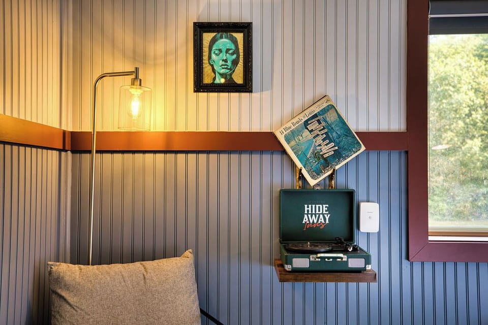 Blackout drapes, free WiFi