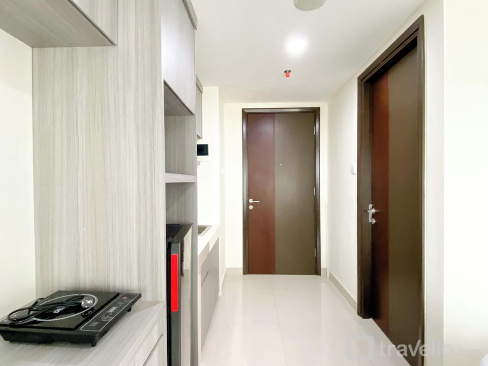 Standard Apartment | Private kitchen | Fridge, cookware/dishes/utensils