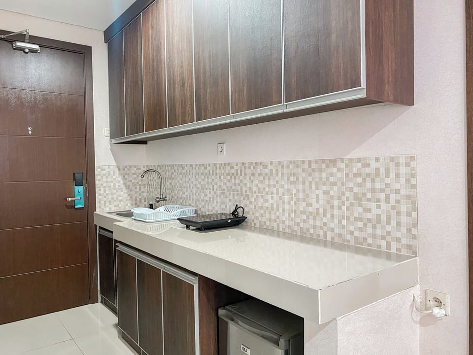 Standard Apartment | Private kitchen | Cookware/dishes/utensils