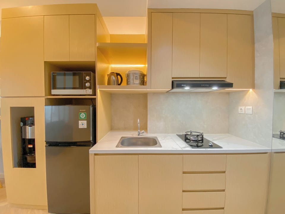 Standard Apartment | Private kitchen | Cookware/dishes/utensils