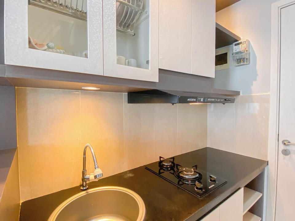 Standard Apartment | Private kitchen | Cookware/dishes/utensils