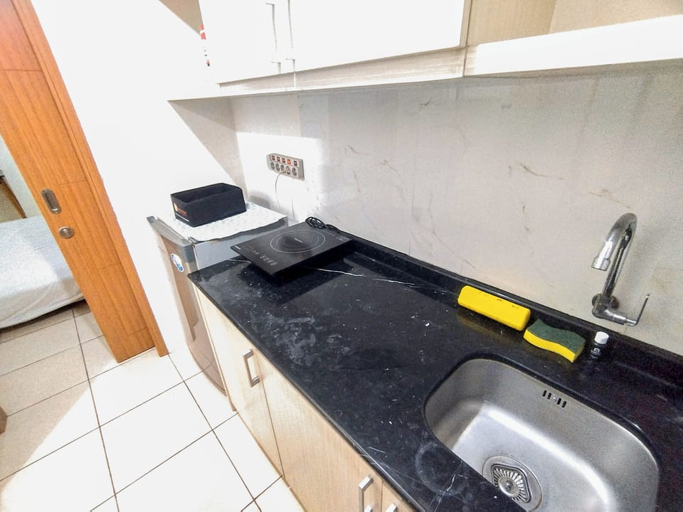Standard Apartment | Private kitchen | Cookware/dishes/utensils