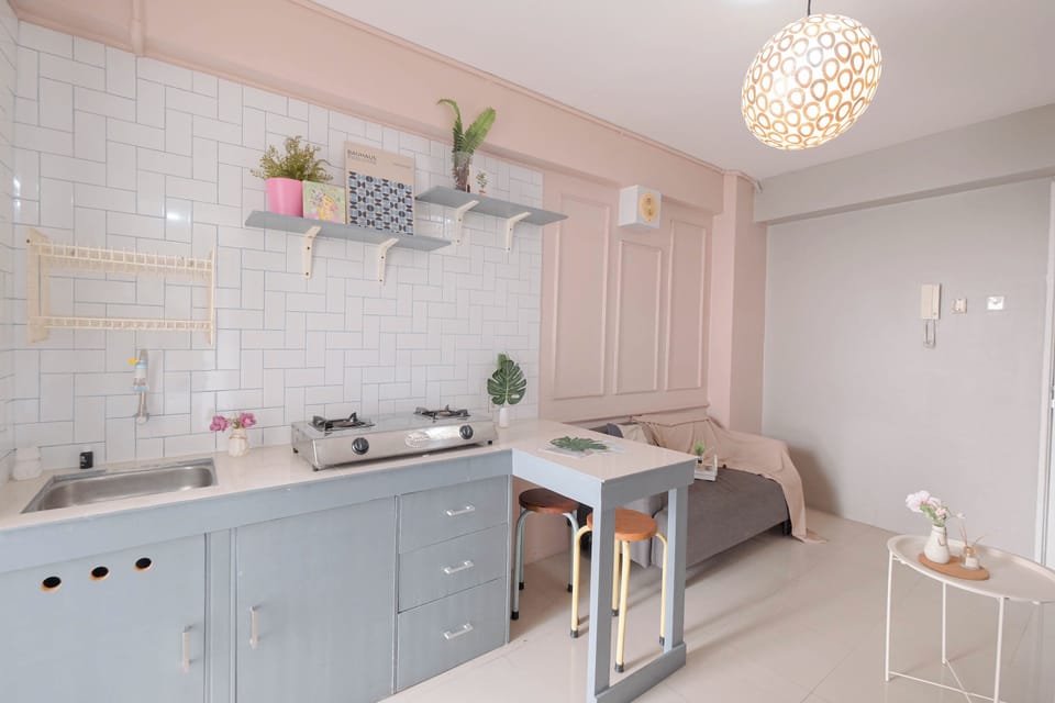 Standard Apartment | Private kitchen | Cookware/dishes/utensils