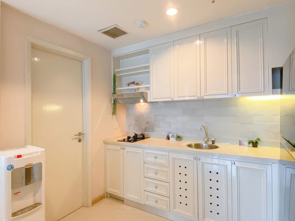 Standard Apartment | Private kitchen | Cookware/dishes/utensils