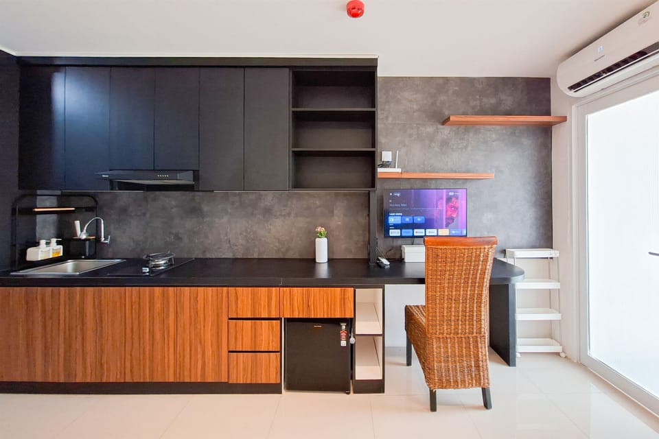 Standard Apartment | Private kitchen | Cookware/dishes/utensils