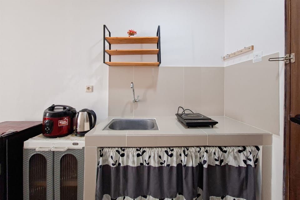 Standard Apartment | Private kitchen | Cookware/dishes/utensils