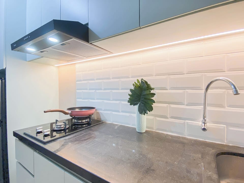 Standard Apartment | Private kitchen | Cookware/dishes/utensils