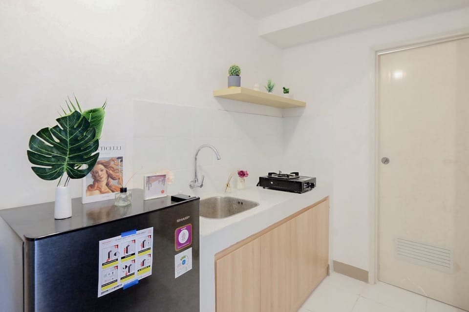 Standard Apartment | Private kitchen | Cookware/dishes/utensils