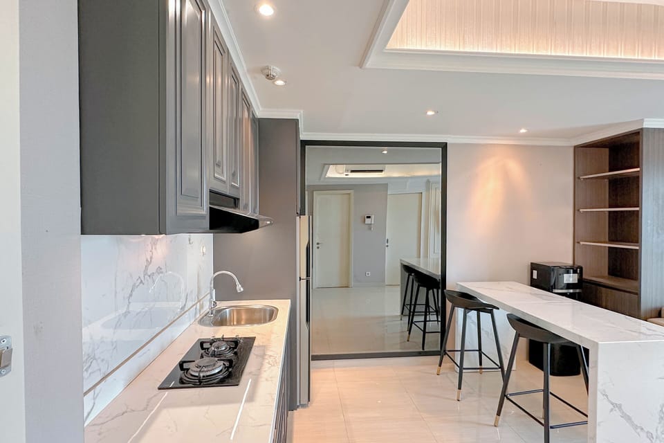 Deluxe Apartment | Private kitchen | Cookware/dishes/utensils