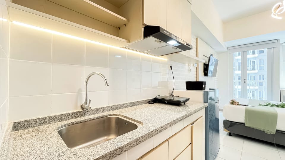 Deluxe Apartment | Private kitchen | Cookware/dishes/utensils