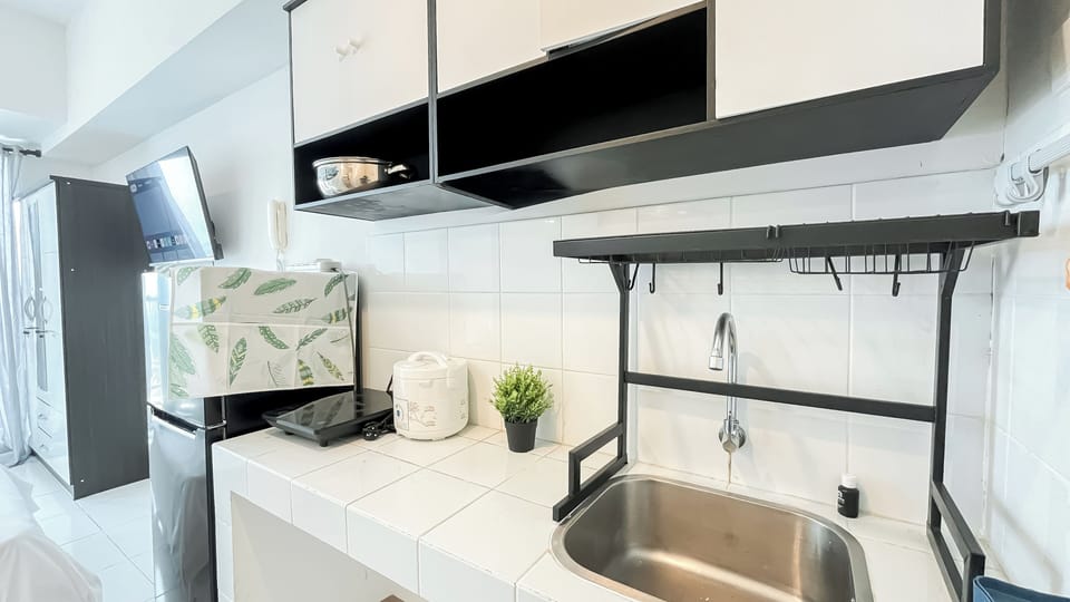 Deluxe Apartment | Private kitchen | Cookware/dishes/utensils