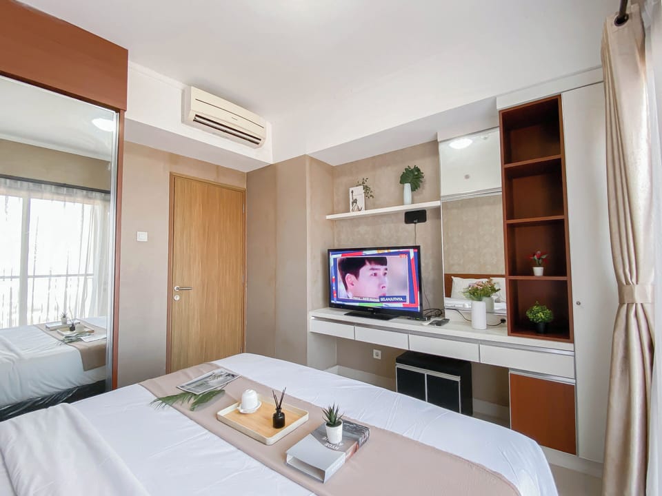 Deluxe Apartment | Iron/ironing board