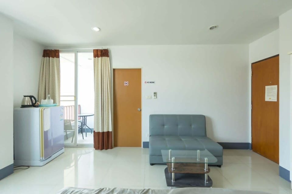Family Room | Desk, free WiFi, bed sheets