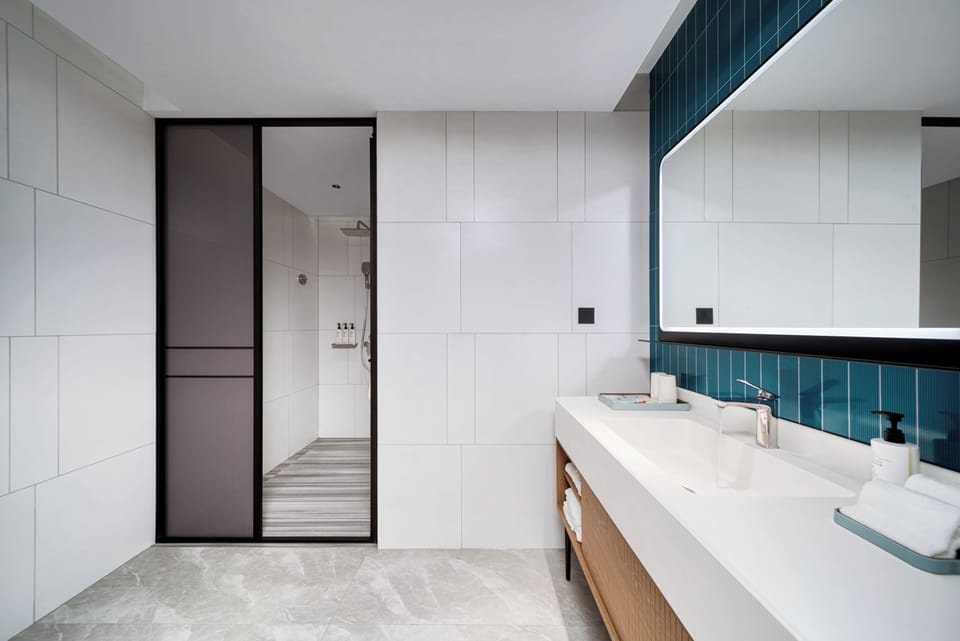 Luxury Suite, City View | Bathroom | Shower, hair dryer, slippers, towels