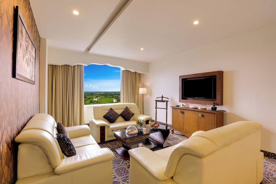 Suite | Living area | 40-inch LED TV with digital channels, table tennis