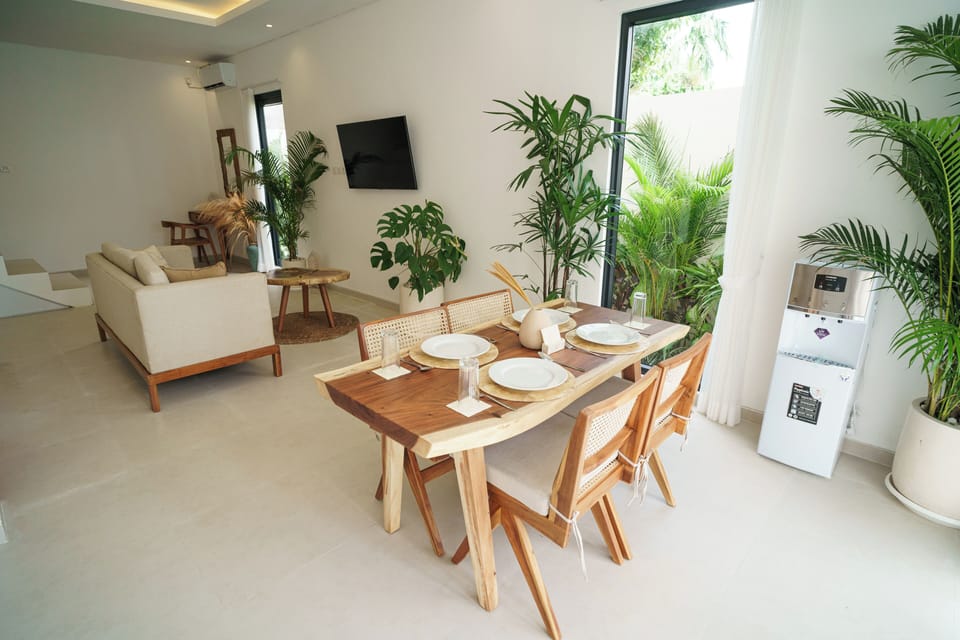 Deluxe Villa, 2 Bedrooms, Pool View | In-room dining
