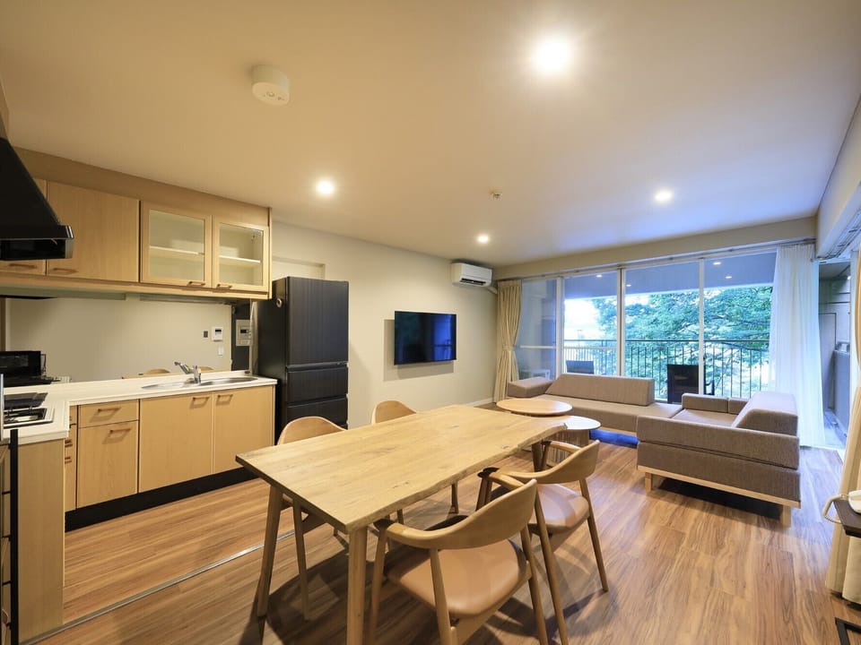 Run of House -Renovated Room (2026) | WiFi (free), bed sheets