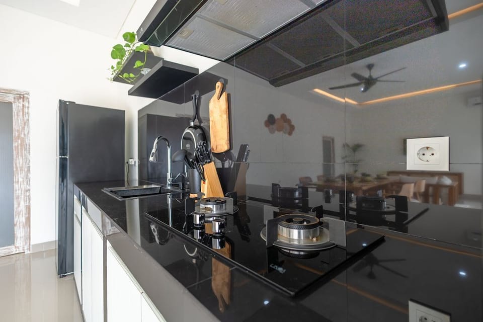 Classic Villa, 2 Bedrooms, Non Smoking, Private Pool | Private kitchen | Microwave, cookware/dishes/utensils