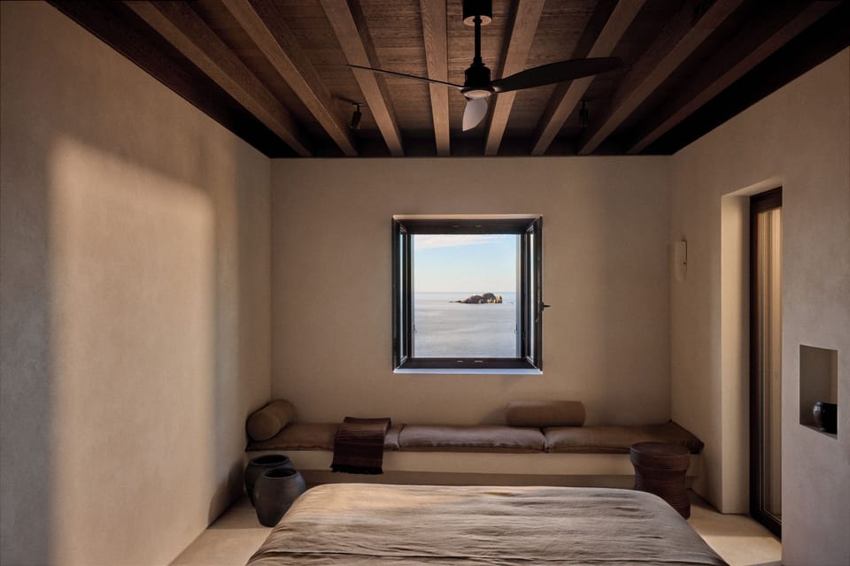 SEA SUITE, 1 BEDROOM | Premium bedding, minibar (free items), WiFi (free)