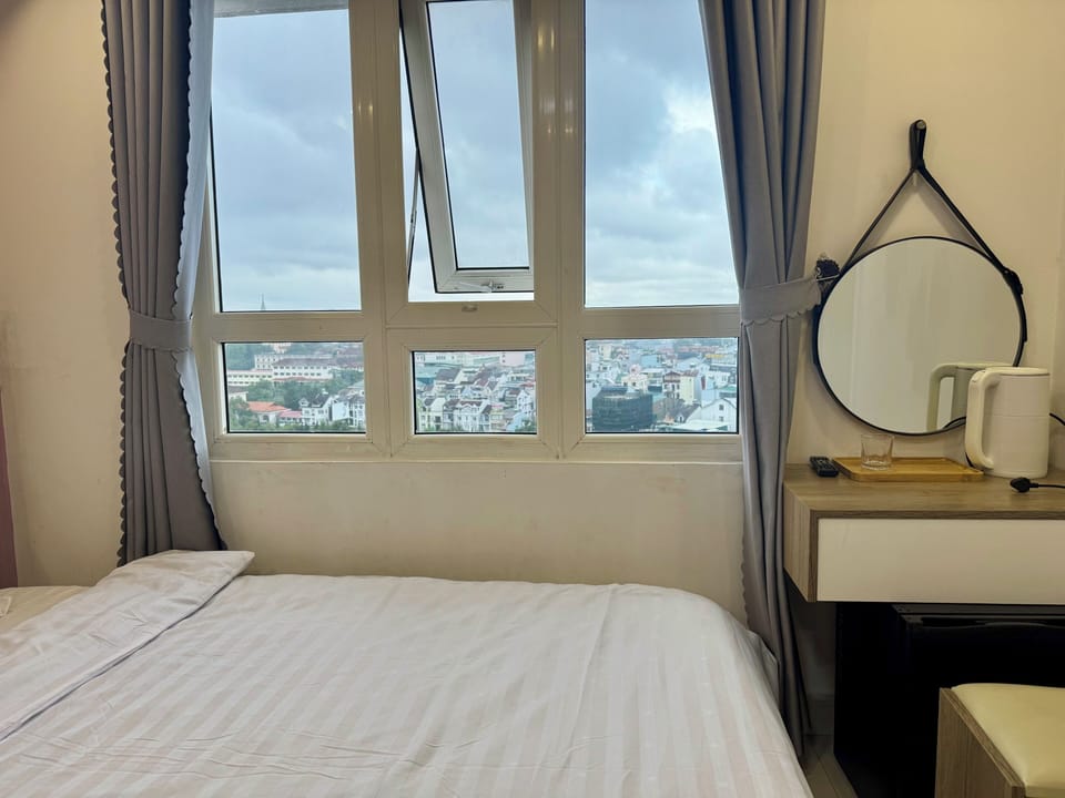 Deluxe Single Room, City View | Desk, free WiFi