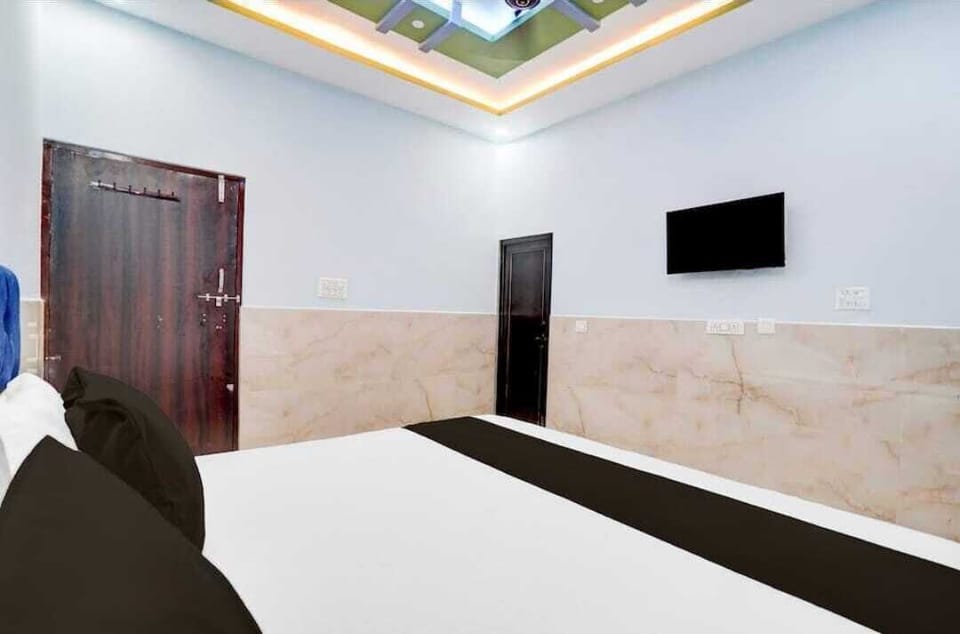 Deluxe Room | Rollaway beds, free WiFi, bed sheets