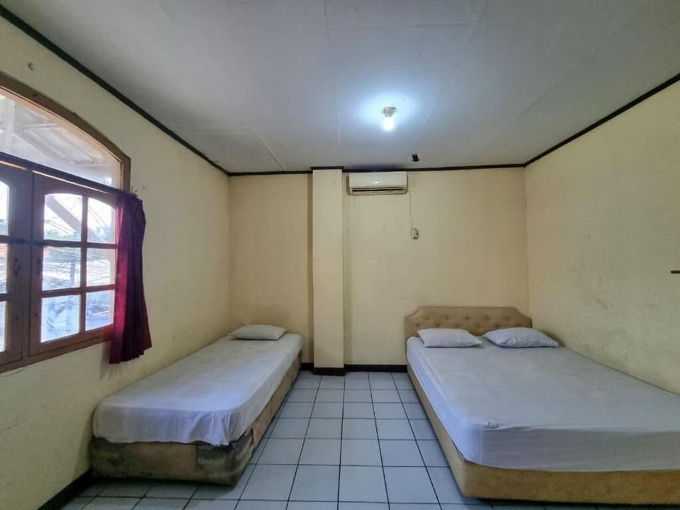Basic Room | Desk, laptop workspace, free WiFi