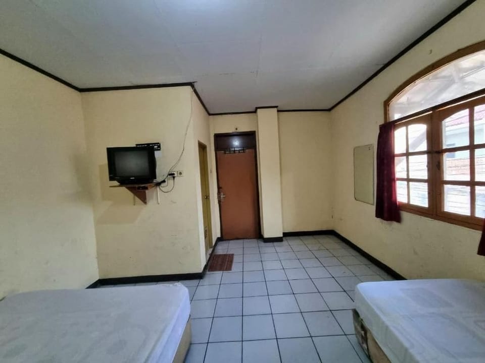 Basic Room | Desk, laptop workspace, free WiFi
