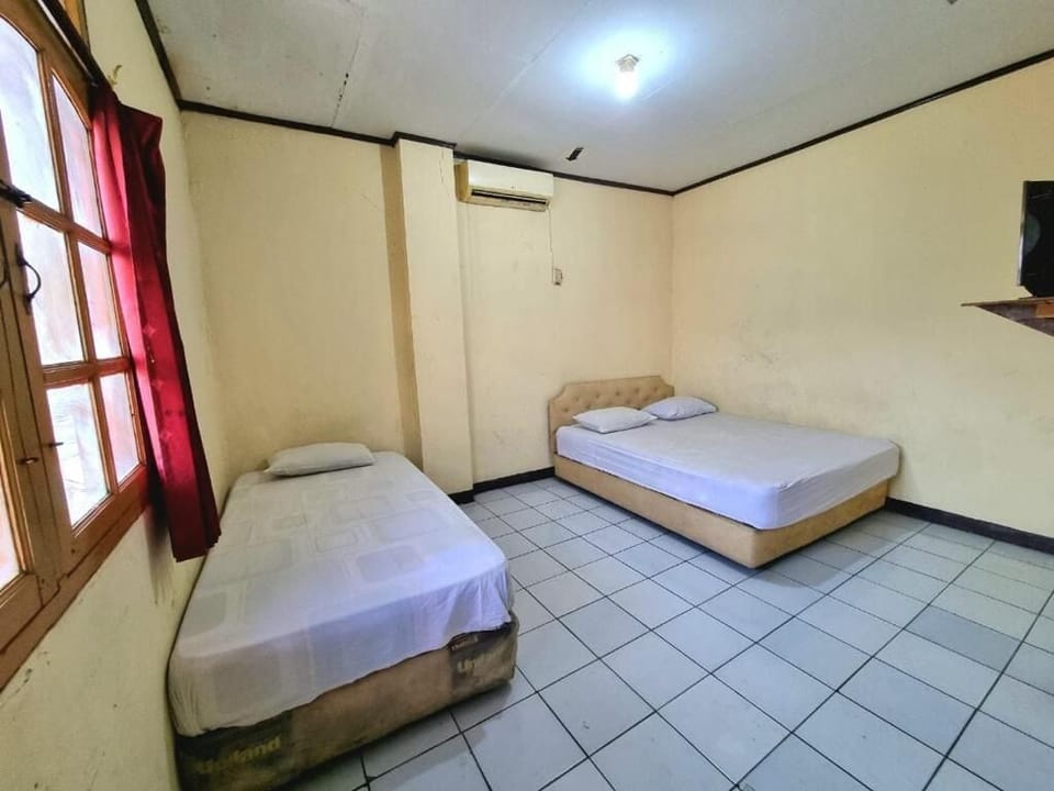 Basic Room | Desk, laptop workspace, free WiFi
