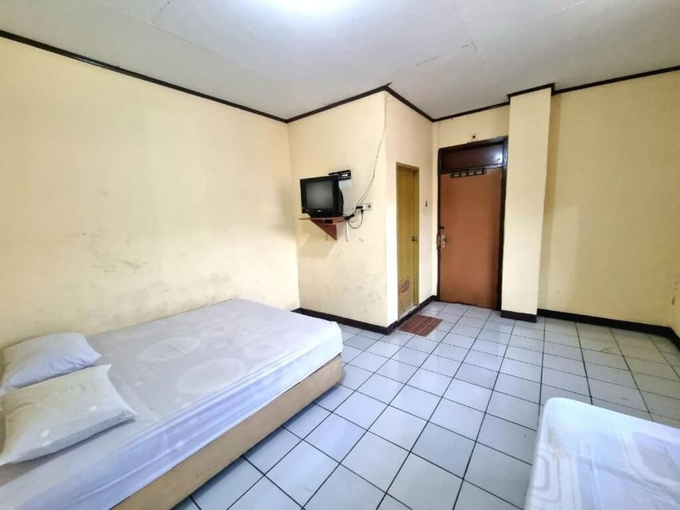 Basic Room | Desk, laptop workspace, free WiFi