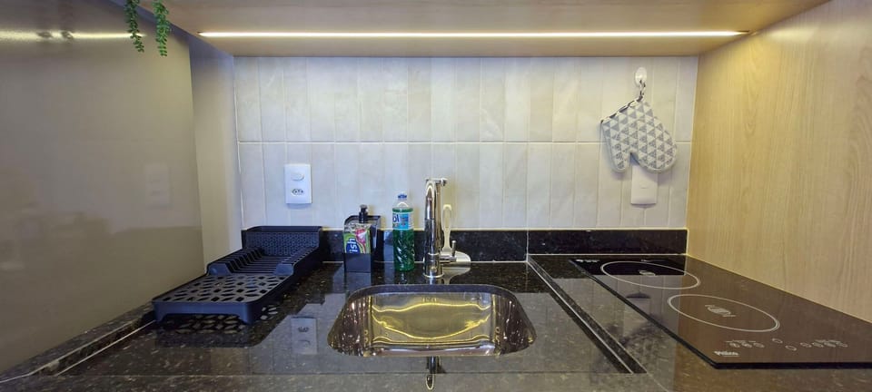 Basic Apartment | Private kitchen | Fridge, microwave, cookware/dishes/utensils