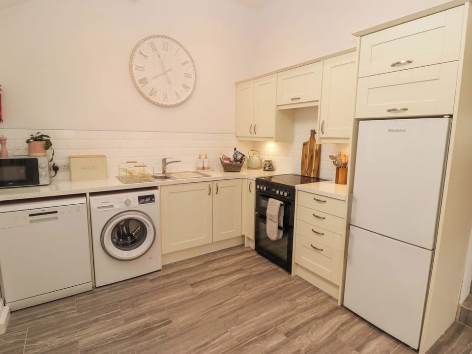 Fridge, microwave, dishwasher, toaster