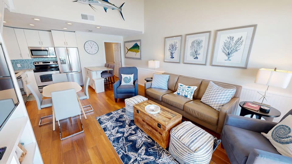 Condo, 3 Bedrooms | Living area