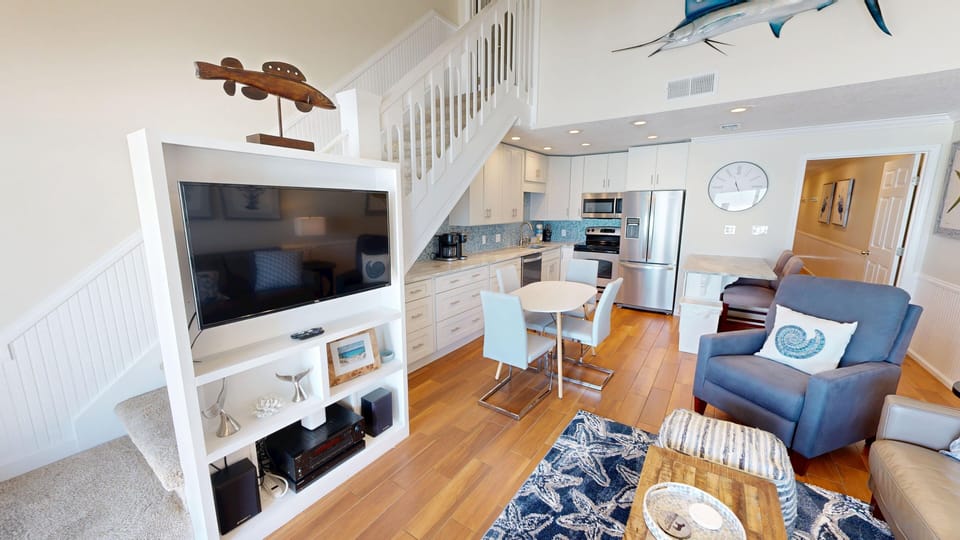 Condo, 3 Bedrooms | Living area