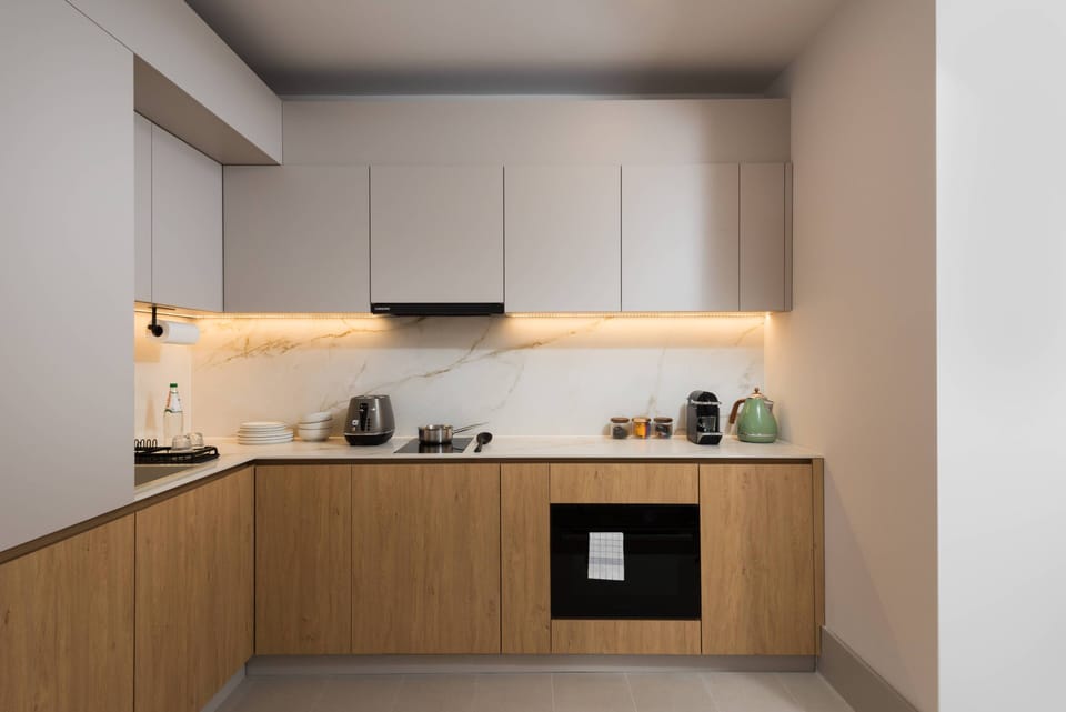 Studio, 1 Queen Bed with Sofa bed | Private kitchen | Fridge, microwave, oven, stovetop