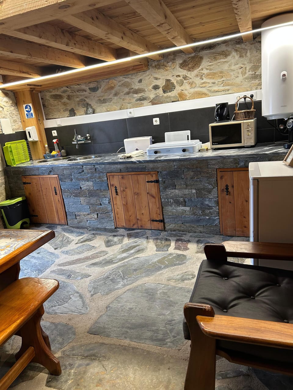 Exclusive Cottage, Valley View | Private kitchen