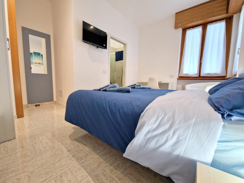 Double Room, Pool View | WiFi (free)