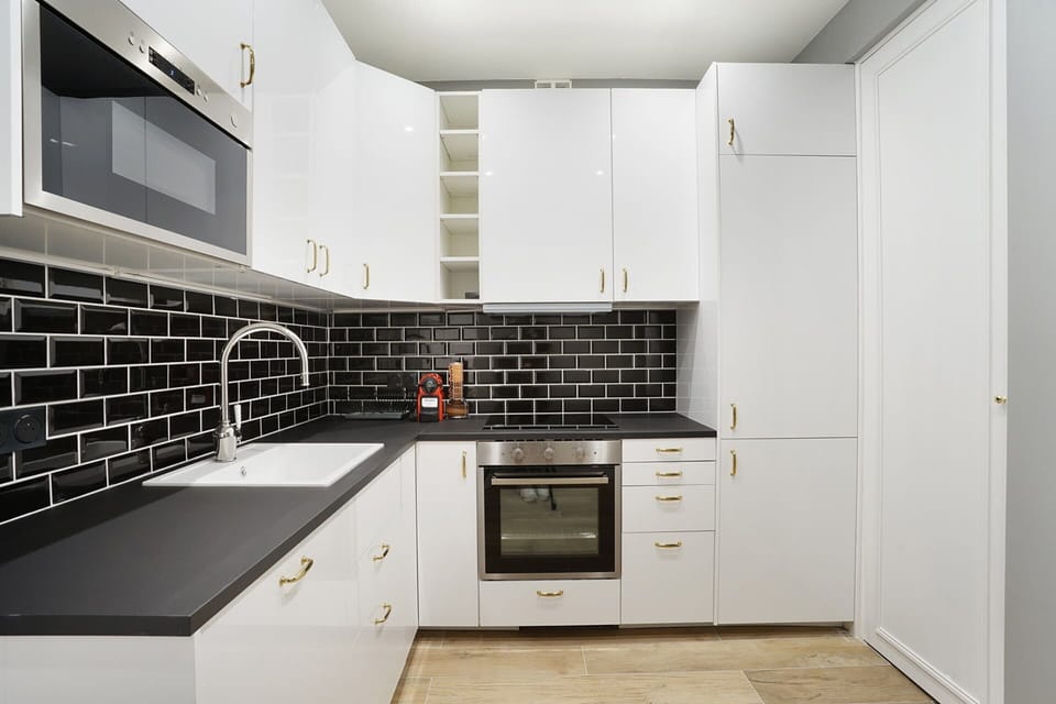 Apartment | Private kitchen | Fridge, microwave, oven, stovetop