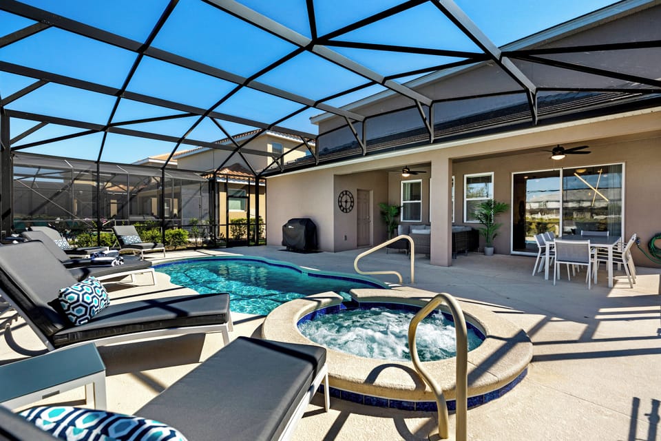 Outdoor pool, sun loungers